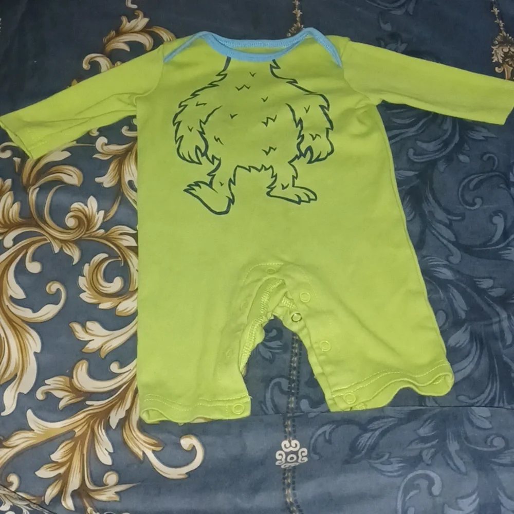 Clothes - Picture 1 of 1